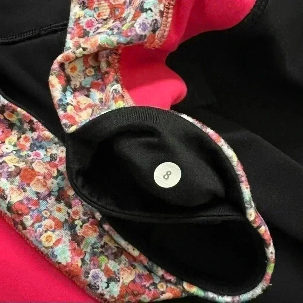 Lululemon Leggings Black & Flowers Women’s Size 8 Gym Active Yoga